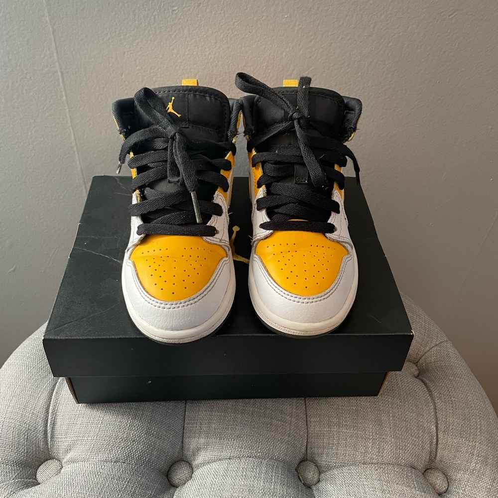 Jordan 1 Mid White/Gold/Black Boys size 13c
